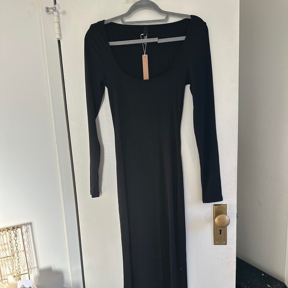 Skims soft lounge sleeve dress size M Onyx. Brand new